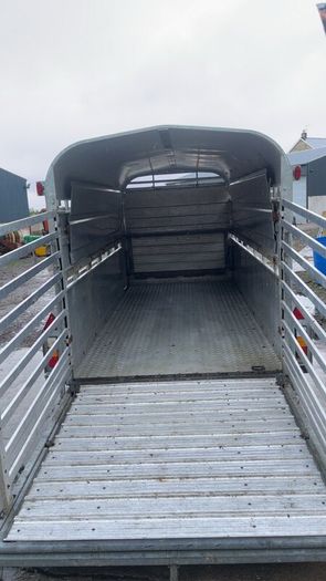 Cattle trailer