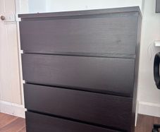 Chest of drawer