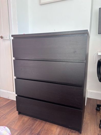 Chest of drawer