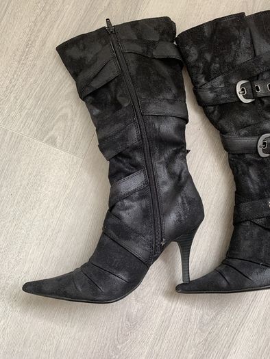 Long high heels size 35 like new
