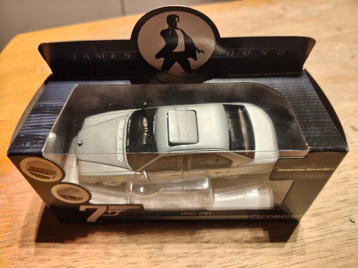 Corgi 1:36 007 James bond BMW 750i Tomorrow Never Dies