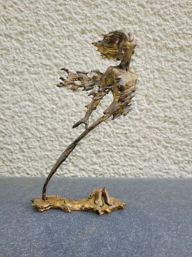 Aura of Motion - Dynamic Flow Sculpture