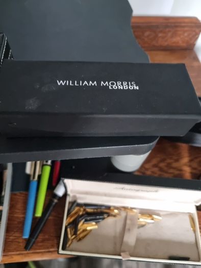 fountain pens , nibs , cases