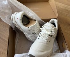 On Cloudvista 2 Waterproof - BRAND NEW - UK 11