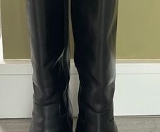 Clarks Black Leather Boots Knee High.  Ladies Size Uk 6.5  / Eu 40  In excellent lightly used Condition.