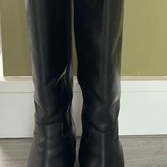 Clarks Black Leather Boots Knee High.  Ladies Size Uk 6.5  / Eu 40  In excellent lightly used Condition.