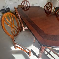 Kitchen Table with 6 Chairs