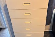 White chest of drawers