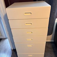 White chest of drawers