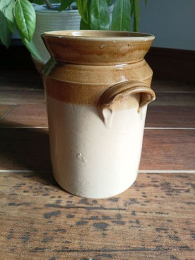 Stoneware storage jar