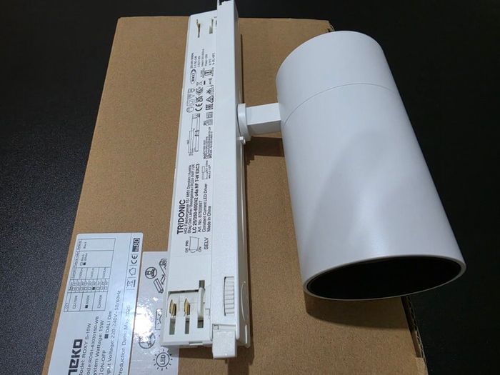 NEKO Lighting ROXY S-15W professional LED track light