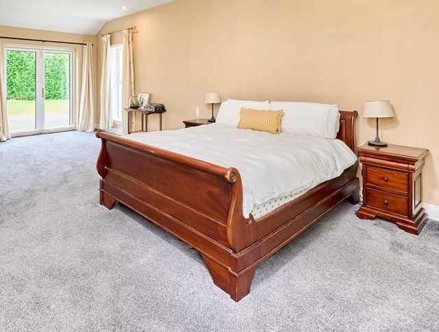 King size mahogany sleigh bed