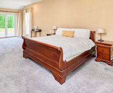 King size mahogany sleigh bed