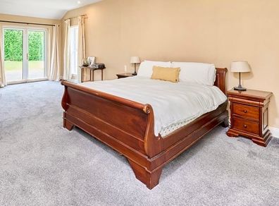 King size mahogany sleigh bed