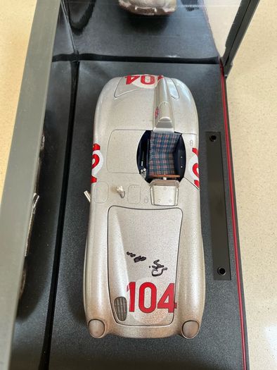 Mercedes 300 SLR Dirt Signed by Stirling Moss 1/18 Maisto