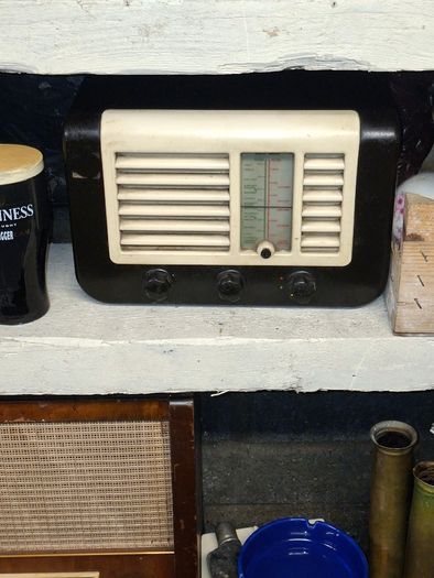 Antique valve radio's PRICE IS FOR 1 ONLY