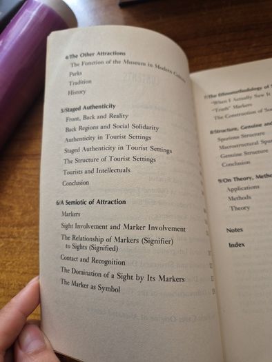 The Tourist. Dean MacCannell. A new theory of the leisure class.
