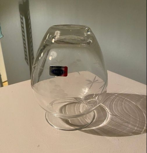 Duiske Irish etched glass vase with original sticker