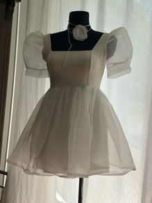 Pin up girl - short, airy, flared dress with puff sleeves