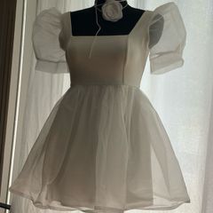 Pin up girl - short, airy, flared dress with puff sleeves