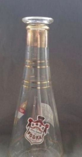 Pub memorabilia. Water carafe .hennessy ,smirnoff vodka, gilbeys gin .