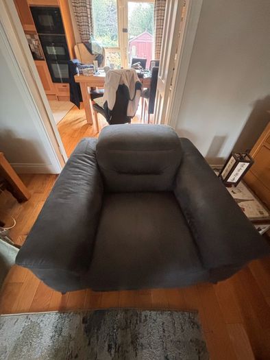 Stunning three piece suede leather suite.
