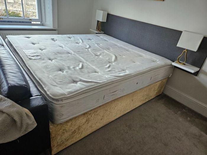 2 Super Kingsize Beds with Sealy Mattresses