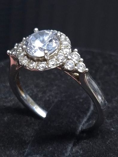 Vintage 9ct White Gold Cluster Ring  Size 51.5