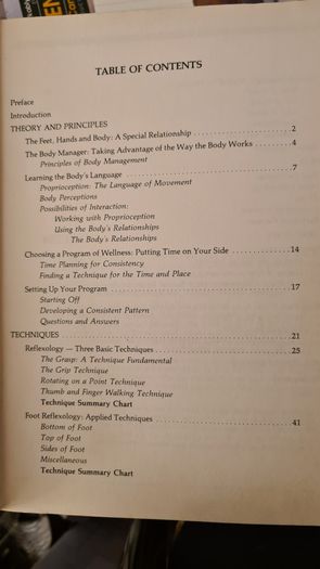 Hand And Food Reflexology. By Kevin And Barbra Kunz. The Unique Self-health Approach To Wellness. Large Volume Paperback In Good Condition.