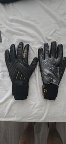 Goalkeeper gloves
