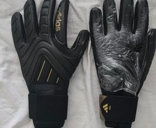 Goalkeeper gloves