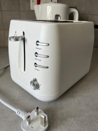 White Toaster and Kettle Set
