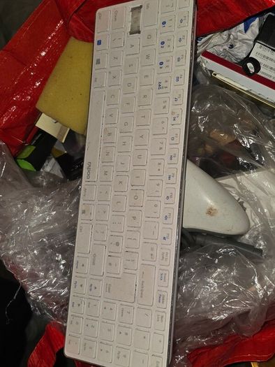 Joblot Electronics: controller, mobile + laptop chargers, laptop batteries, cables, etc