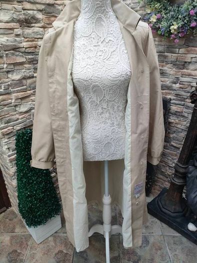 Vintage 80s London Fog Beige Trenchcoat size 10R(fit up to uk 12 or 14 ) postage included