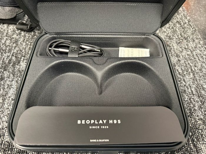 bang and olufsen beoplay h95