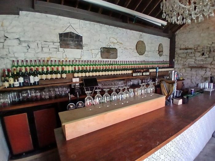 Bar and bar room