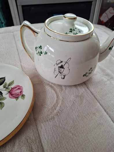Carrigakine Pottery Cork Ireland Tea Pot And a pottery  carraigaline  stand plate