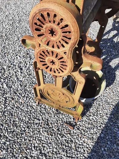 Antique mangle excellent condition delivery available