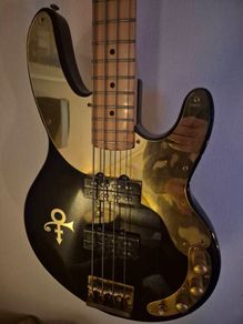 Bass Guitar-Robin Freedom II