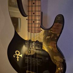 Bass Guitar-Robin Freedom II
