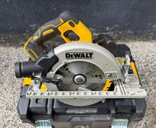 Dewalt Xr 18v Circular Saw 184mm  Dcs572nt-xj