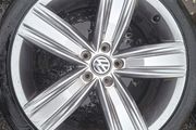 19" Genuine Vw Alloys with tyres