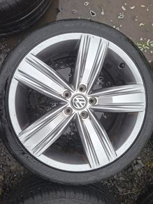 19" Genuine Vw Alloys with tyres