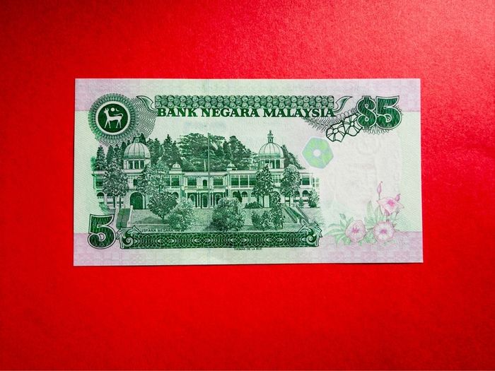 Malaysia  5  Ringgit. 1995  Pick. 35  ( Uncirculated).