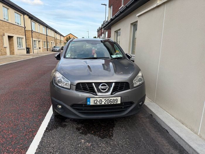 Nissan Qashqai + 2, seven seater, silver grey