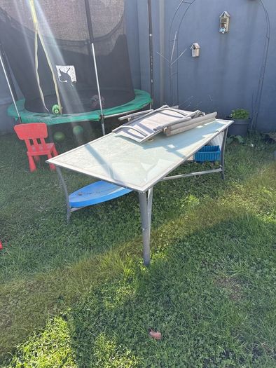 Patio table and 2 sun lounge chairs