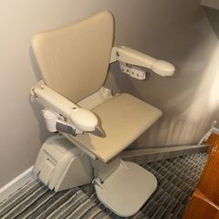 Straight flight stair lift like new.