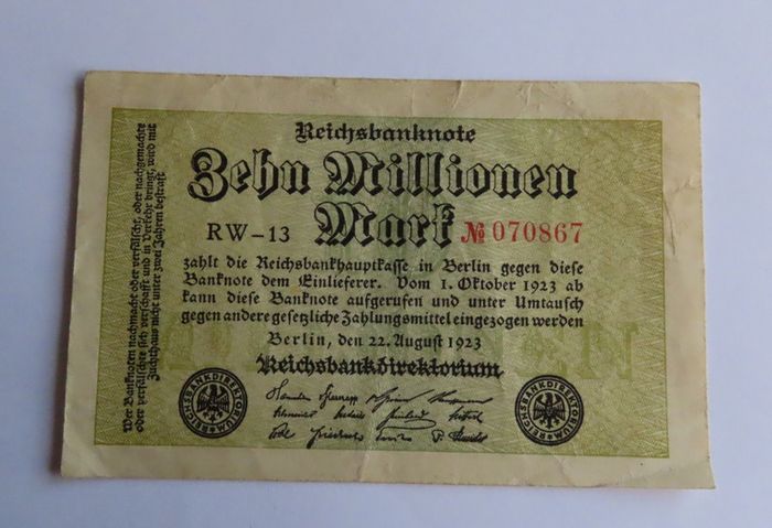 Antique German banknotes & commemorative bank note coins in wood case