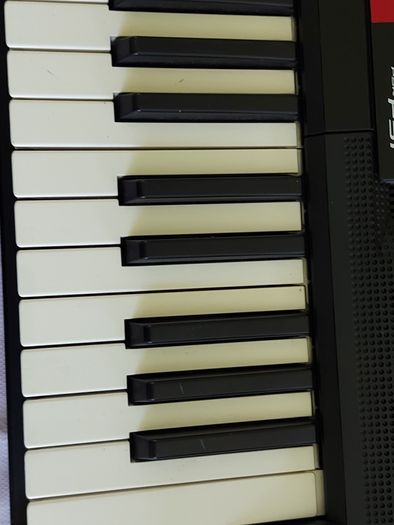YAMAHA PSR-F51 61 key Keyboard, working perfect and in like new condition, comes with power adaptor