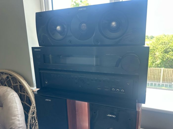 speakers jamo